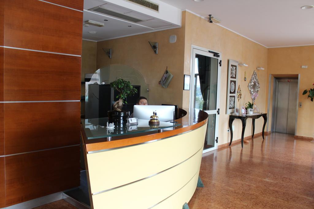 Hotel Riverside مودينا المظهر الخارجي الصورة