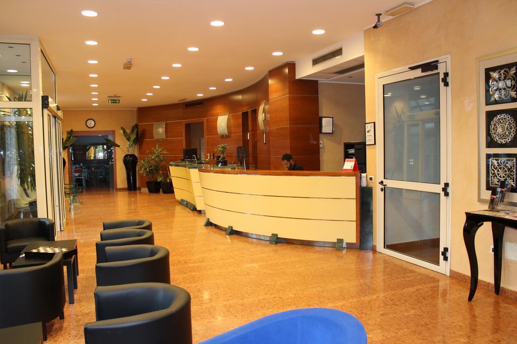 Hotel Riverside مودينا المظهر الخارجي الصورة
