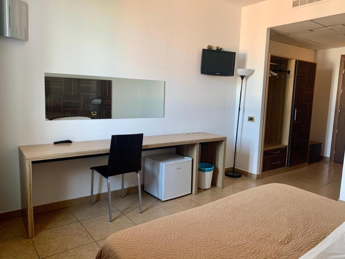Hotel Riverside مودينا المظهر الخارجي الصورة
